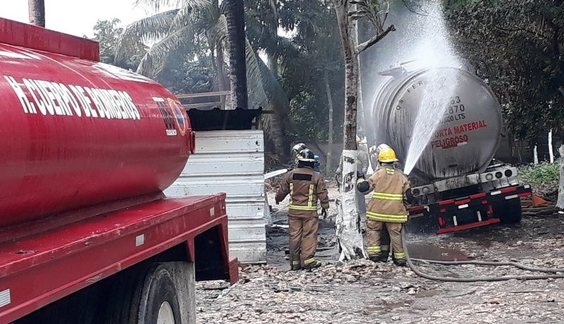 Controlan Incendio En Bodega De Huachicol En Tabasco