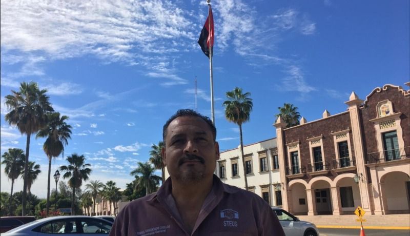 Izan Bandera Rojinegra En La Unison Por 43 Aniversario Del Steus